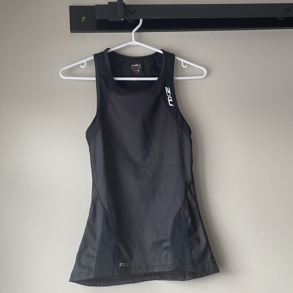 2XU Triathlon Top. Size small